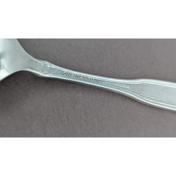 Canadian Pacific Railway Spoon Oneida LTD Silversmiths 6" Teaspoon - Picture 5 of 6